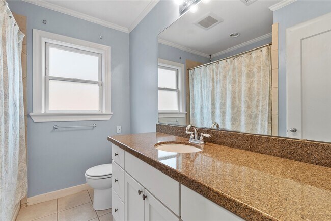 Photo - 2337 Sheridan St
