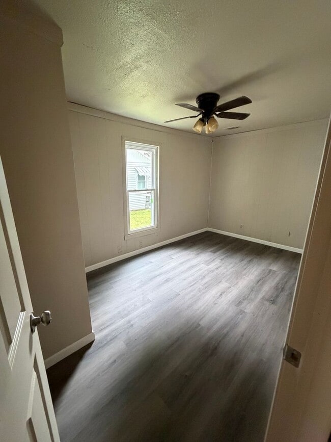Photo - 3 Bedroom 1 Bath Home For Rent