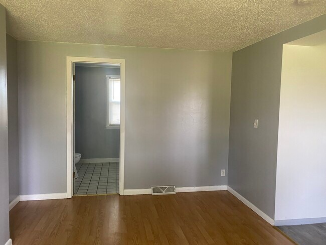 Photo - 11790 23 Mile Rd