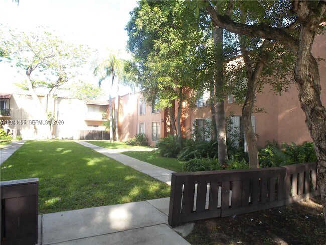 Photo - 10794 N Kendall Dr Unit B22
