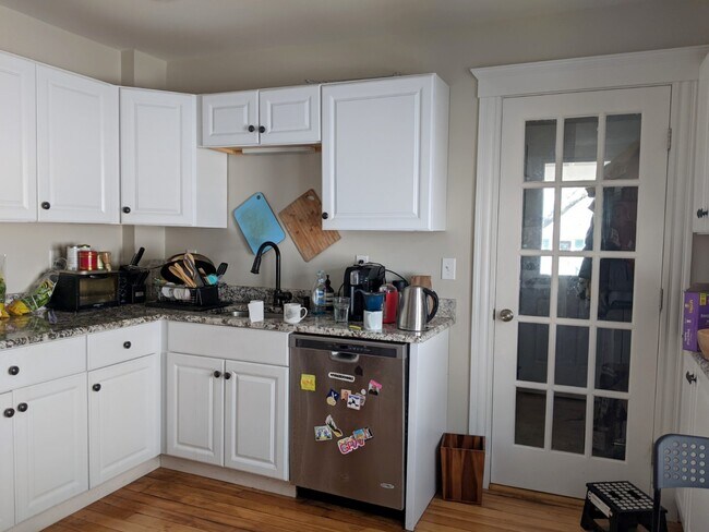 Building Photo - 6 Westminster St Unit 2