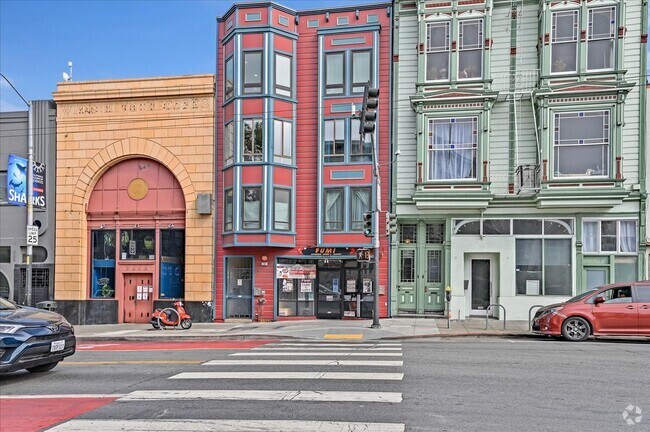 Building Photo - Prime Location 3 Bedroom Condo - Please Co... Unit 301