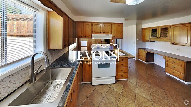 Building Photo - 210 S 40th Ave Rental