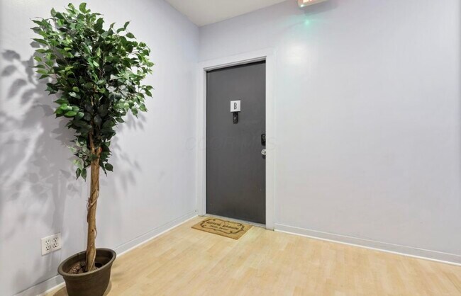 Photo - 974 N High St Unit B