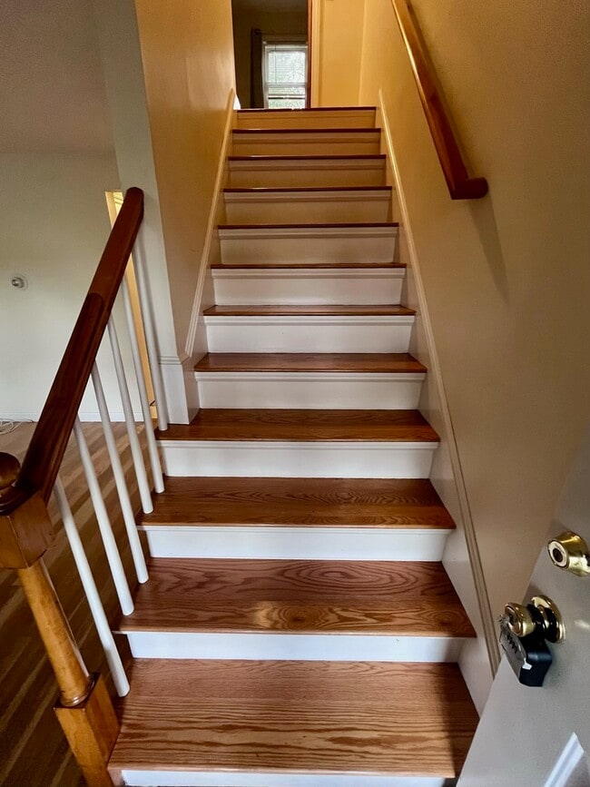 Photo - 8 Crestwood Ln