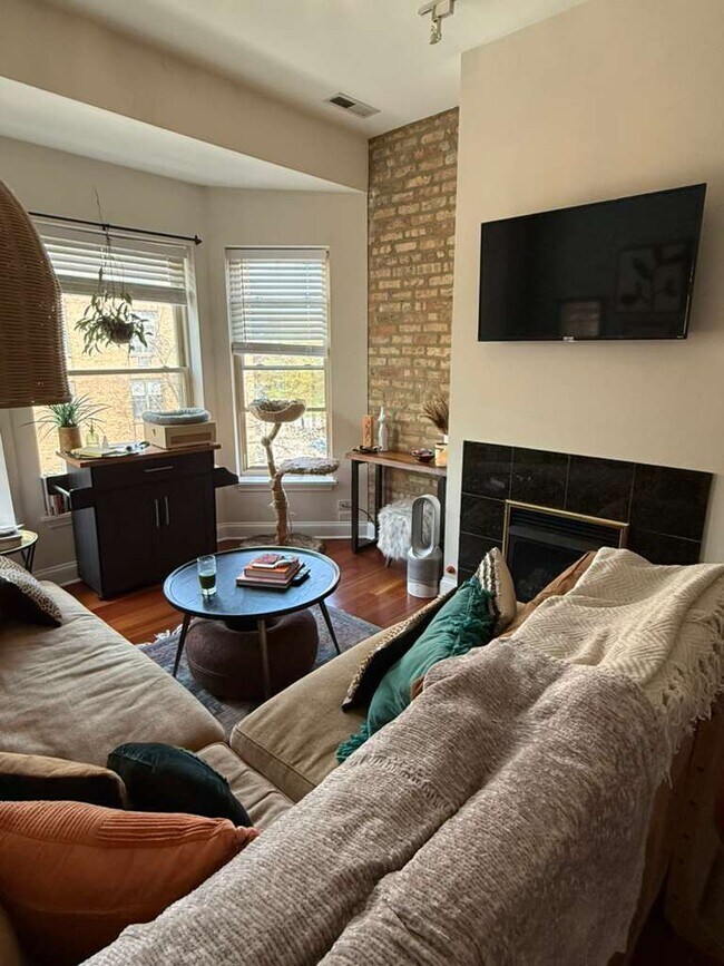 Photo - 807 W Lill Ave