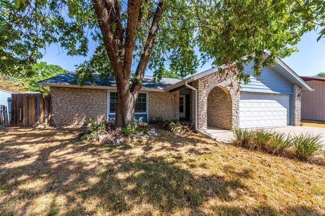 Photo - 1202 Wroxton Way