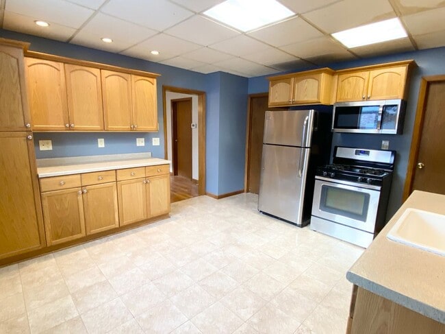 Building Photo - 40 Fredro St Rental