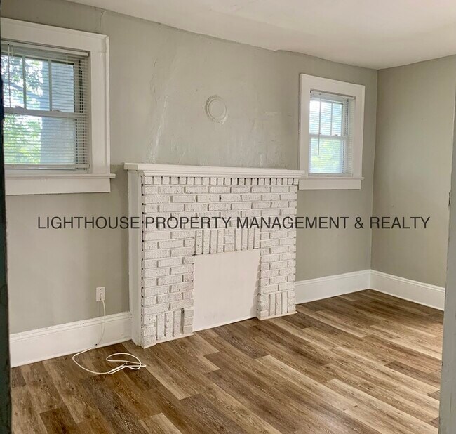 Spacious Upstairs Duplex With Private Entry