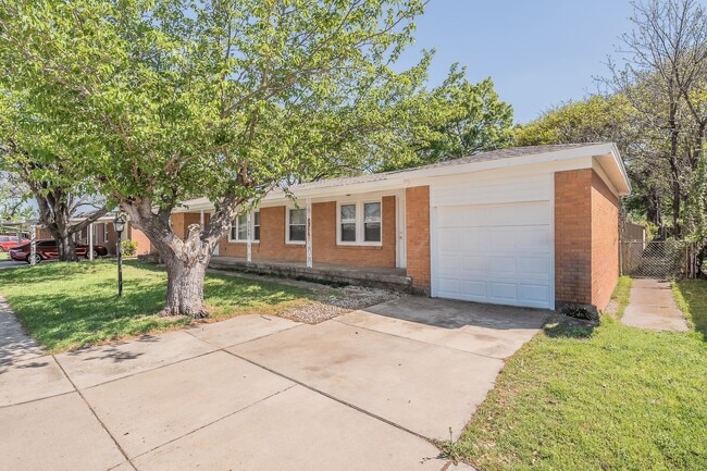 Photo - 3-Bedroom in Westworth Village!