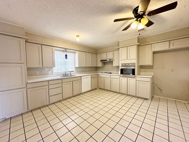 Photo - Cute Traditional 3-Bedroom with 2-Car Garage Available!
