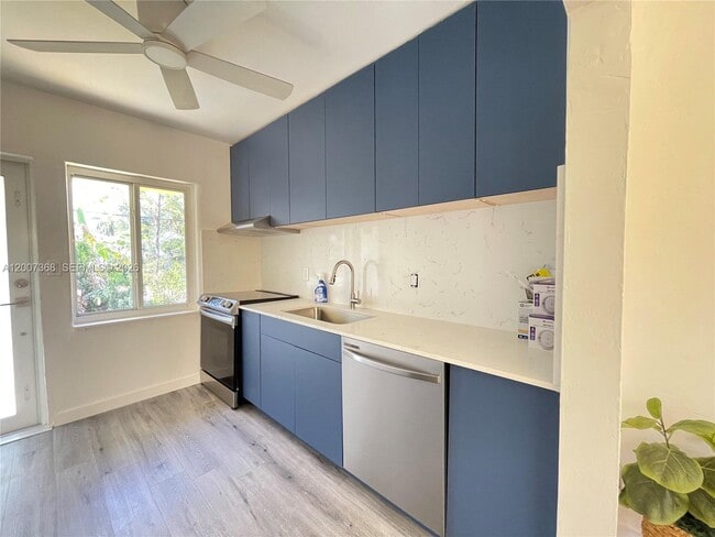 Building Photo - 401 NE 14th Ave Unit A