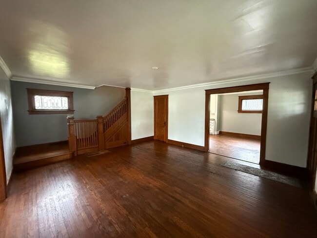 Photo - 403 Englewood Ct
