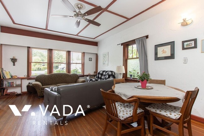 Photo - Downtown 2 Bedroom 2 Level House Rental 37...