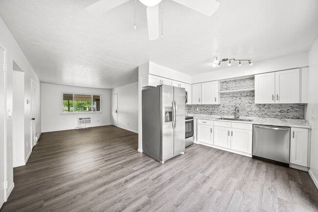 Building Photo - 4707 Fishcreek Rd Unit 4