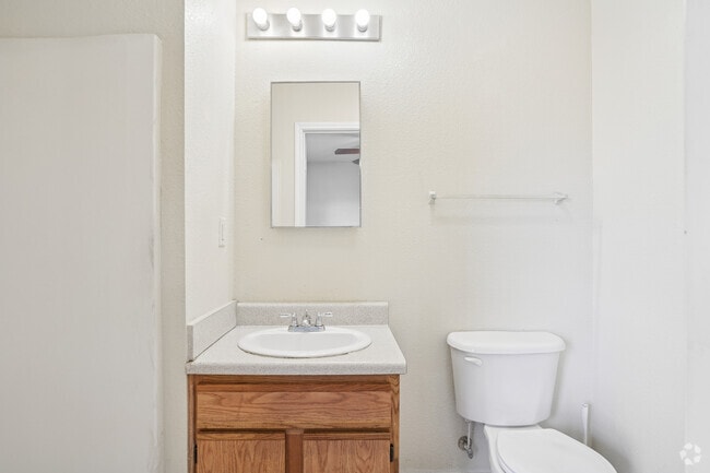 3BR, 2BA - 1,077SF - Second Bathroom