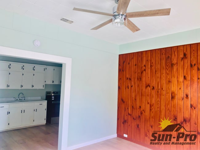 Photo - 136 W Pine Bluff St