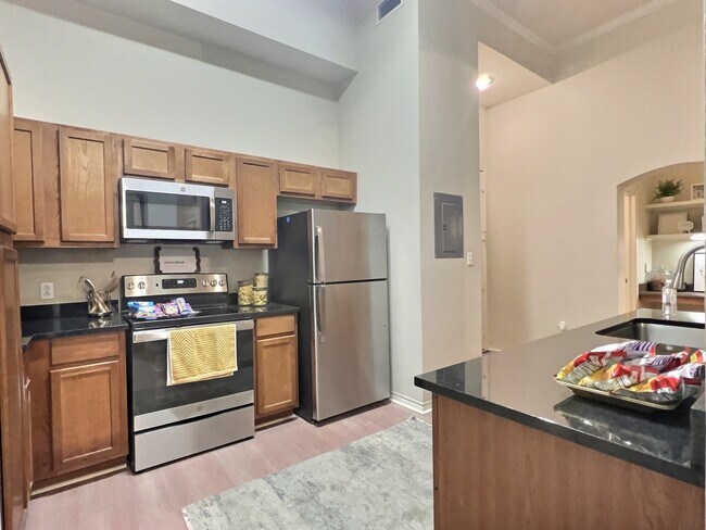 Centre Upgraded 2x2 Large Flat Kitchen