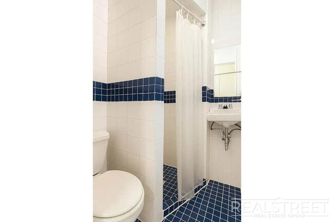 Photo - 1 Bed | 1 Bath | $3,399 | Railroad Layout | Pet Friendly | L Train + Near M Unit 3L
