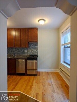 429 W Roscoe St Unit 1