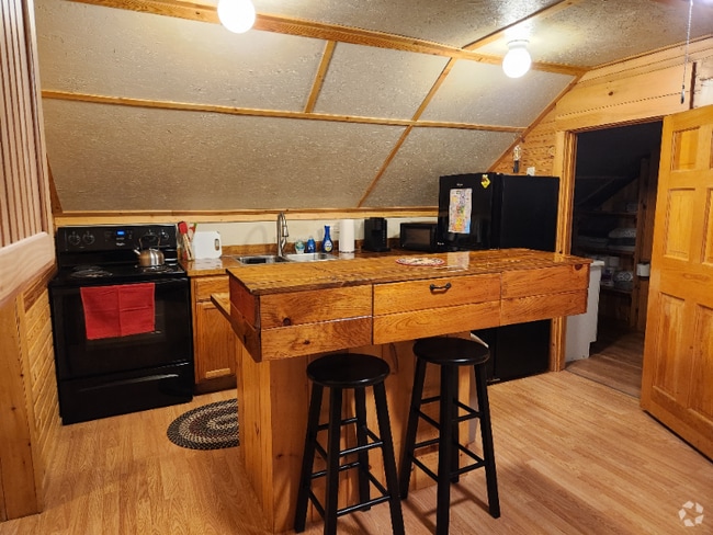 Building Photo - 1536 Broomstick Hill Rd Rental