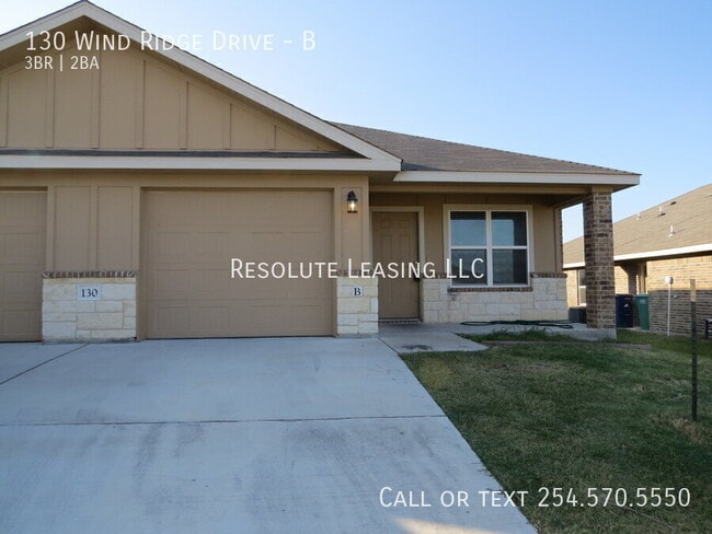 Building Photo - 130 Wind Ridge Dr Unit B