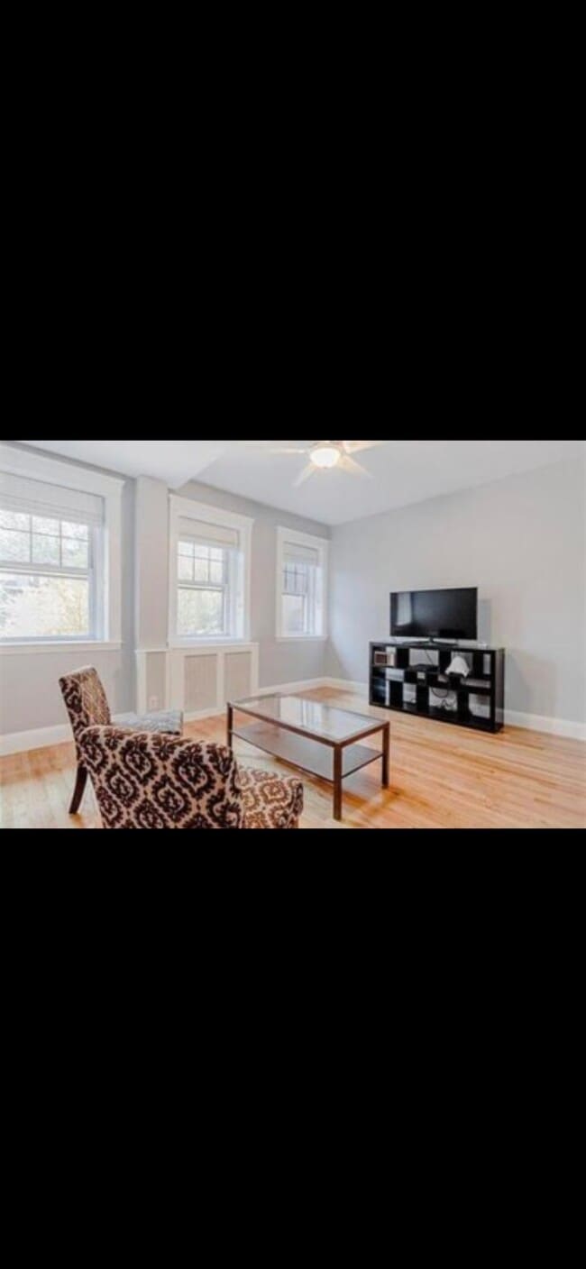 Building Photo - 2009 Commonwealth Ave Rental