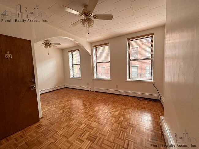 Building Photo - 184 Salem St Unit 2 Rental