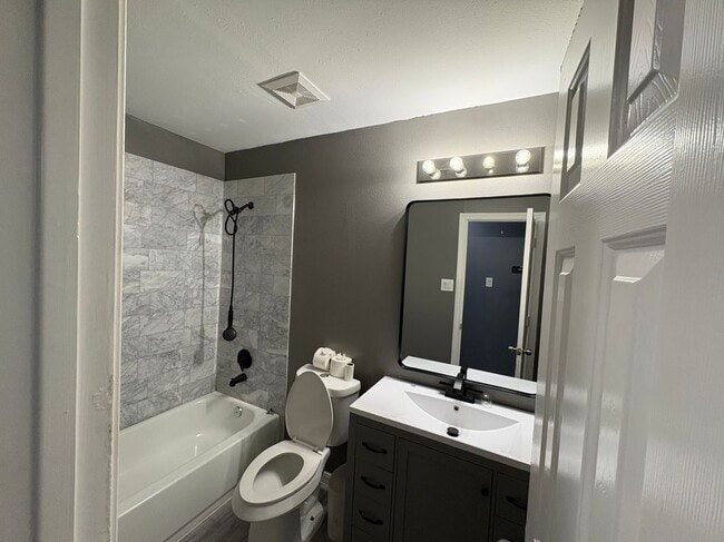 Photo - 2403 Orchard Run Way