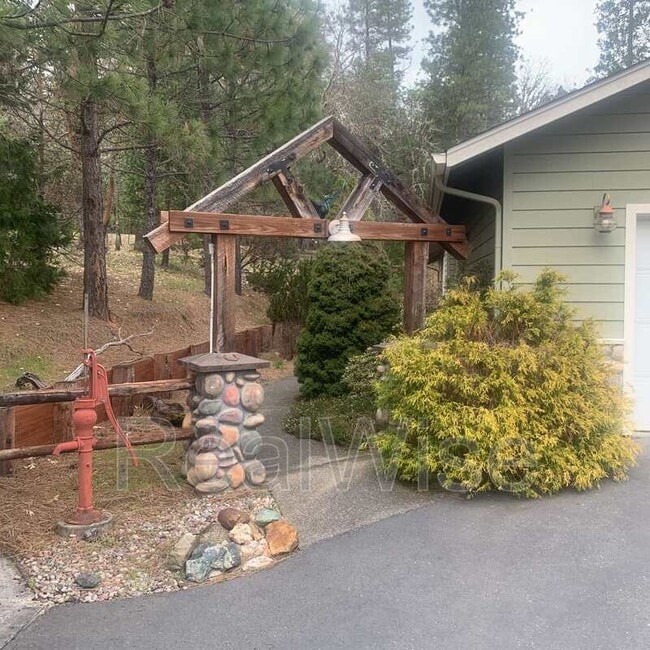Photo - 373 Donet Ln
