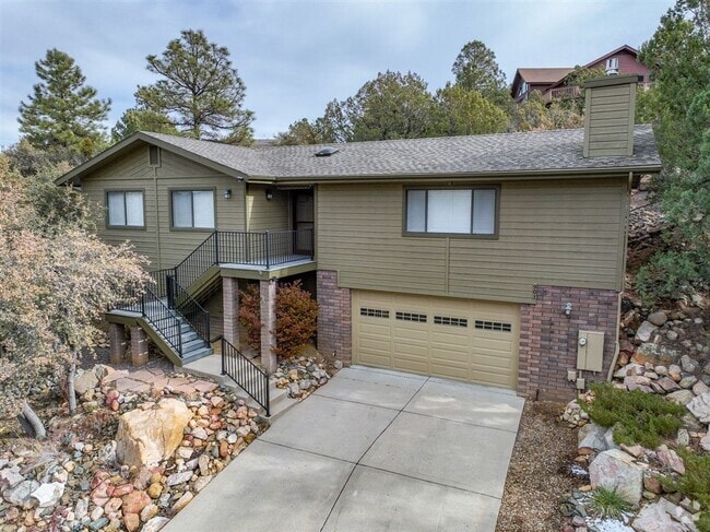 Building Photo - 3 bedroom, 2 bathroom home in Forest Hylands!