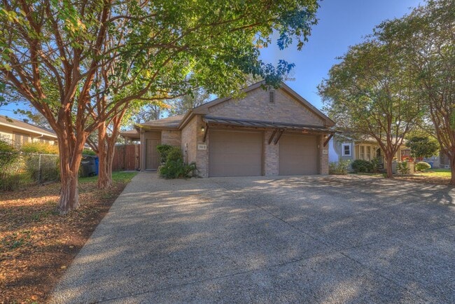 Building Photo - 388 E faust, B Rental