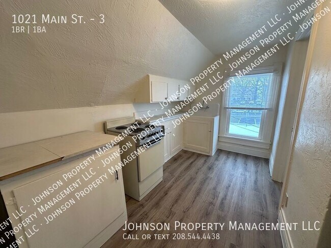 Photo - 1021 Main St Unit 3