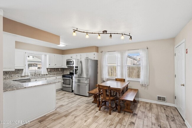 Photo - 40 Seabreeze Way