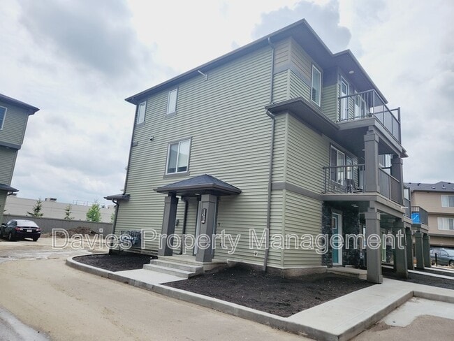 Building Photo - 1530 Tamarack Blvd NW