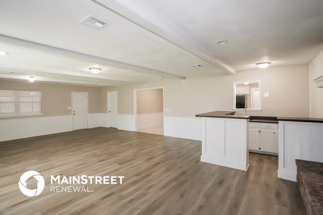 Photo - 3104 St John Ave