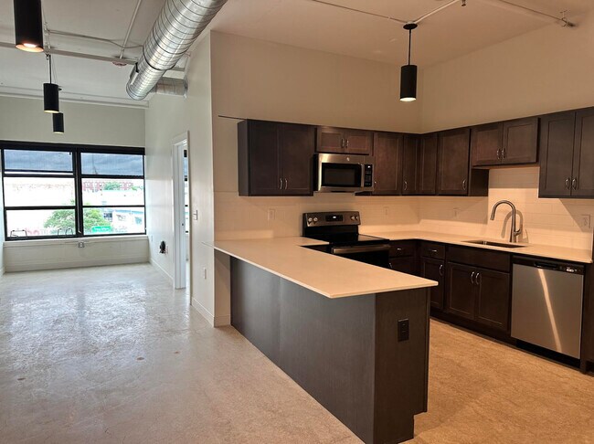 Photo - 950 Broadway St