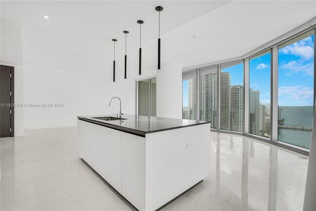 Photo - 300 Biscayne Blvd Way Unidad 2107 Rental