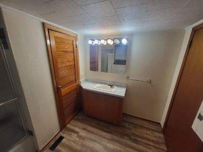 Photo - 2-192 2 Claude Rd