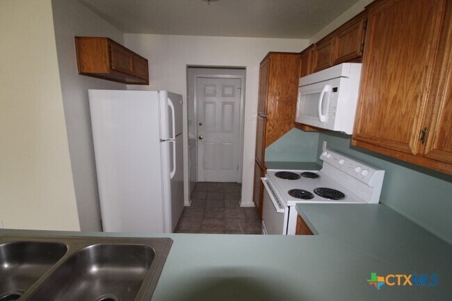 Photo - 2412 Skylark Cir