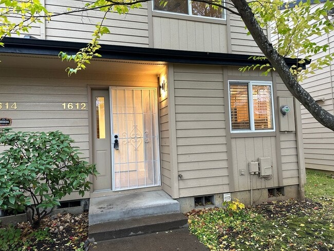 Photo - Beautifully updated townhouse in Eugene!