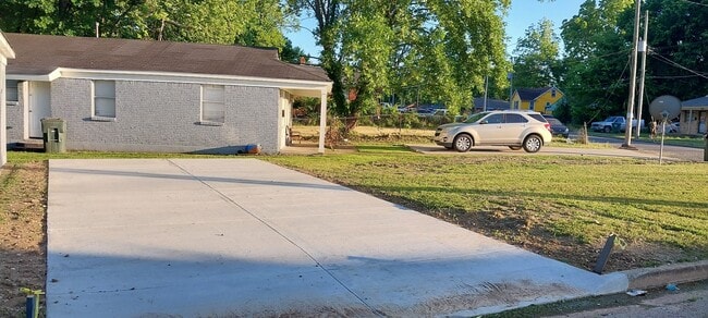 Photo - 2565 Peres Ave