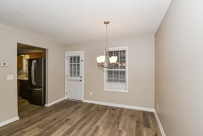 Photo - 625 Meadows Ct