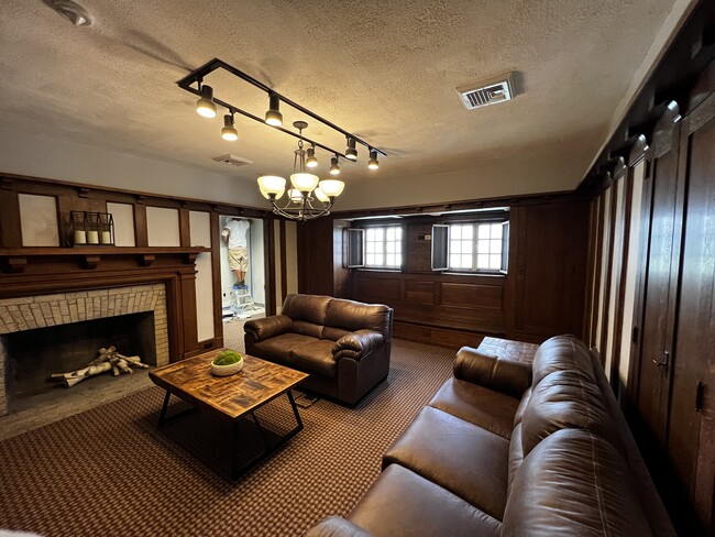 Building Photo - 24 S River St Unit 3rd Floor