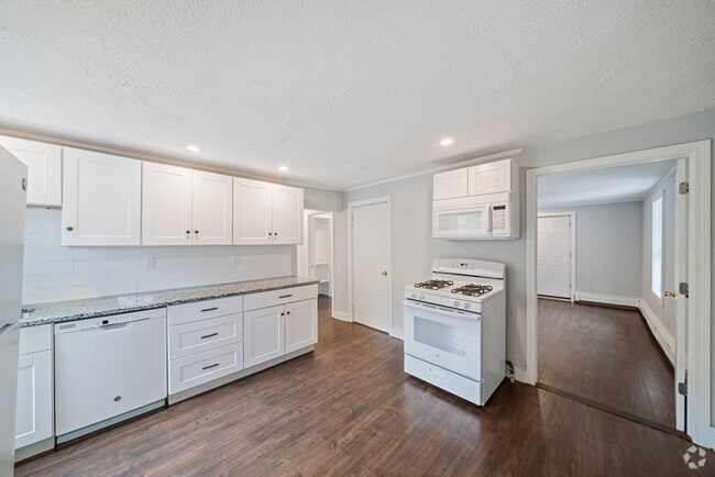 Building Photo - 148 Boylston St Unit 2 Rental