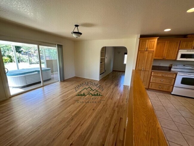 Photo - 1060 Randall St