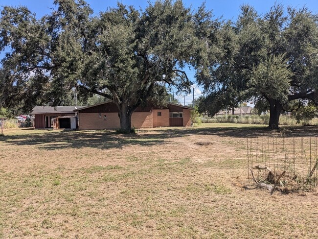 Photo - 1439 N Alamo Rd