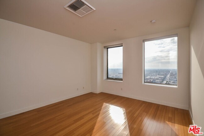 Photo - 3810 Wilshire Blvd Unidad 1809 Rental