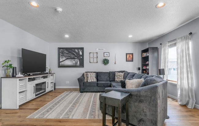 Photo - Beautiful 5-Bedroom Home in Lehi