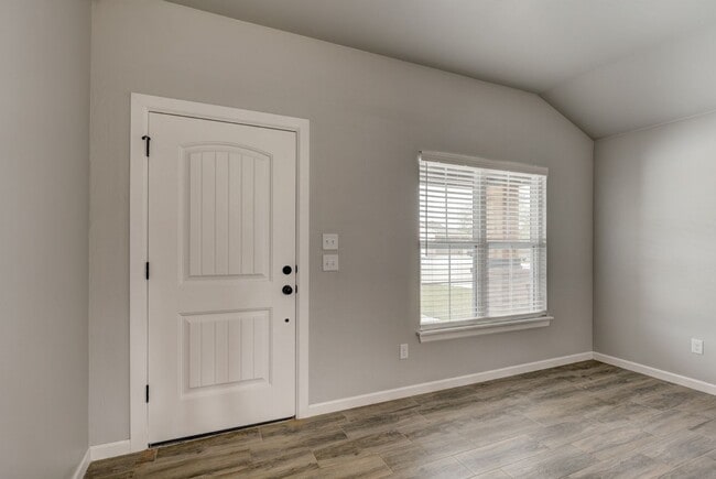 Photo - 710 League Cir